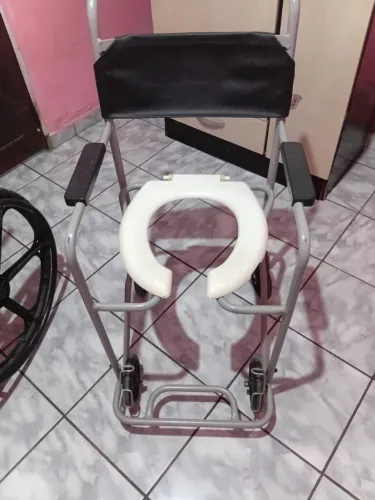 Cadeira de rodas e cardeira de banho 