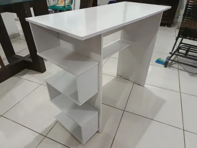 Escrivaninha com Nichos