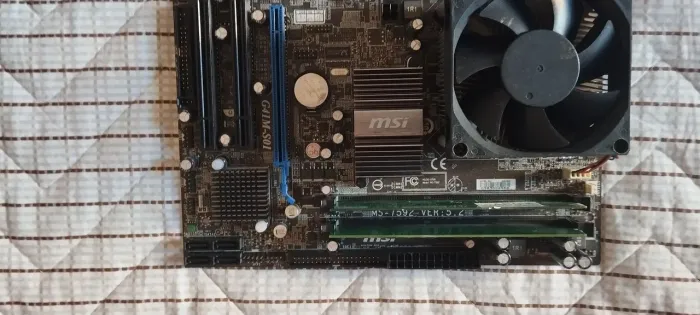 Placa mãe MSI DDR3 + Processador Intel Core Quad Q9500