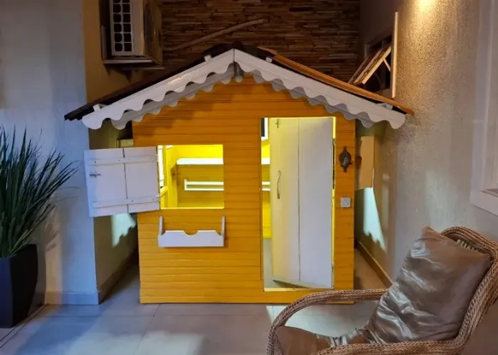 Casinha de madeira infantil