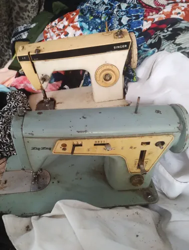 Vende-se máquina de costura Zig Zag