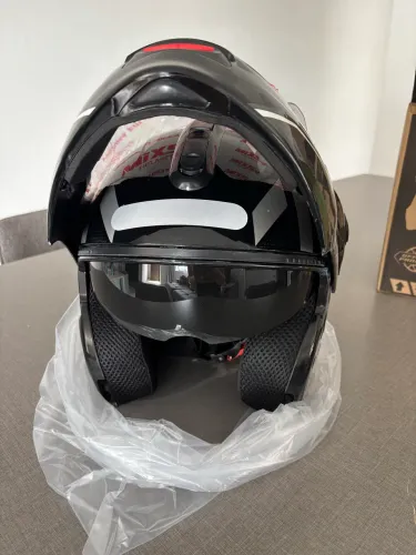 Capacete escamoteável 