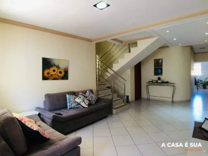 Casa à venda com 04 Quartos, 02 Banheiros e 02 Vagas no Bairro Jardim Riacho das Pedras em