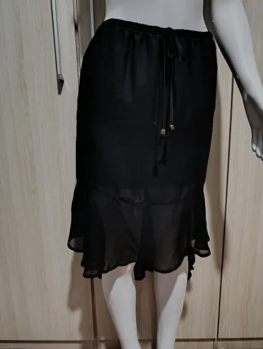 Saia longa preta de tule