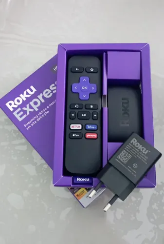Roku Express + adaptador original.