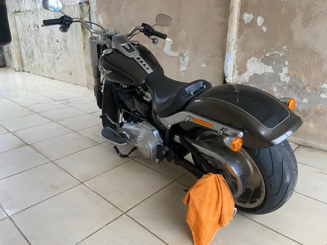 Moto Harley com km baixa !!!!!