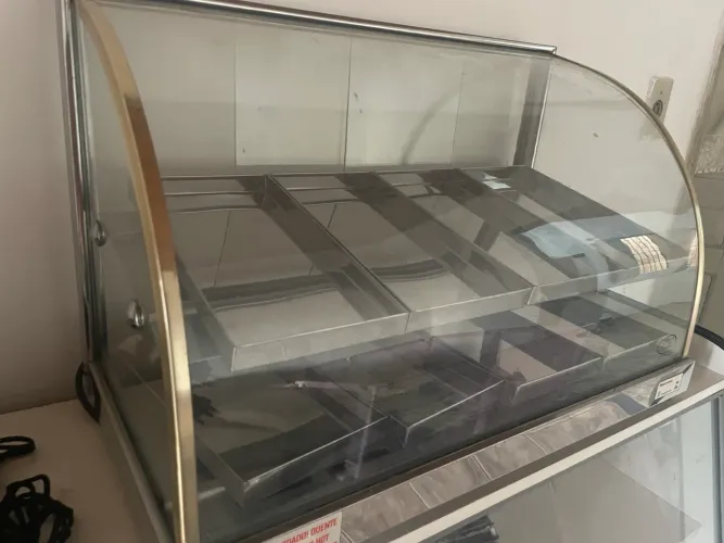 Estufa elétrica para salgados, com vidro curvo temperado e estrutura em aço inoxidável