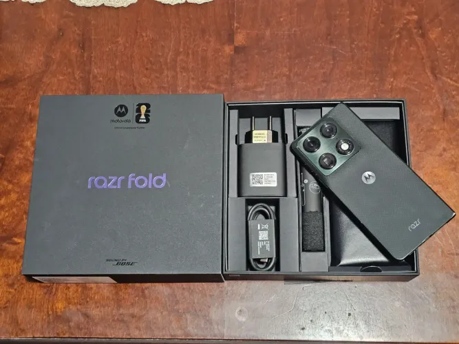 Oferta! Motorola Razr Fold Preto 16gb Ram 1Tb NF Garantia 12 meses