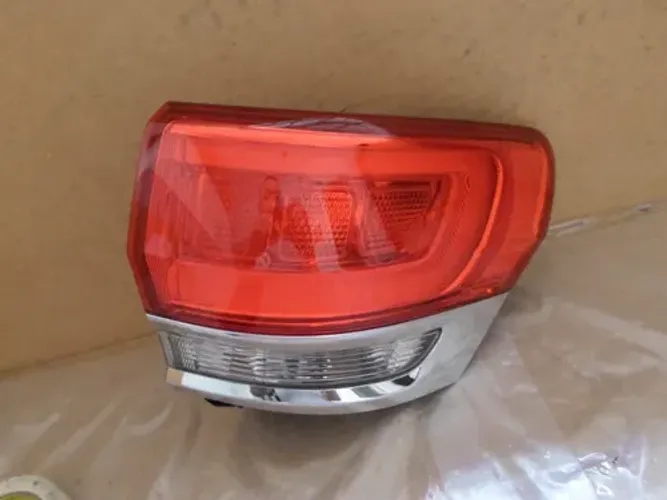 Lanterna Direita Jeep Gran Cherokee 2014 /2017 C/detalhe#250 Direito/passageiro