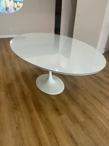 Mesa de jantar oval saarinen