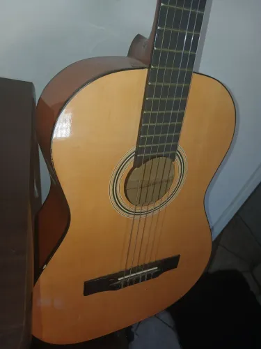 VENDO VIOLÃO COM CAPA E PALHETA