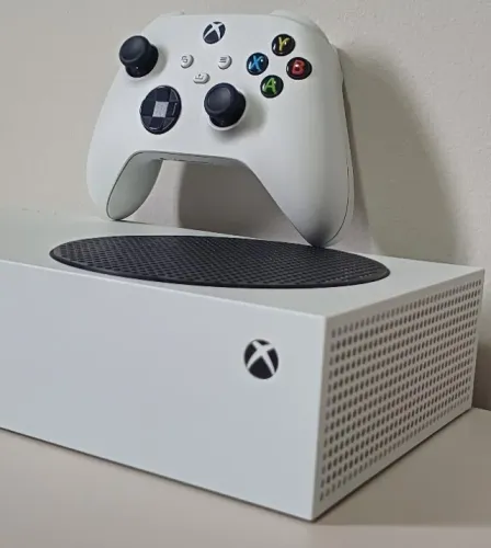 (NOVO) XBOX SERIES S + JOGOS (FIFA26 e mais). TROCO! Parcelo! Entrego BH!