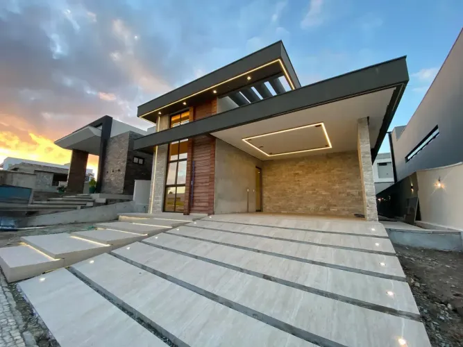 Excelente Casa em Condomínio Fechado nos Bancários com 3 Suítes + DCE, Piscina e Lazer