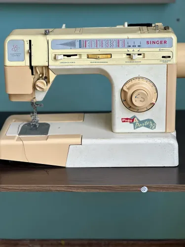 Maquina de costura Singer