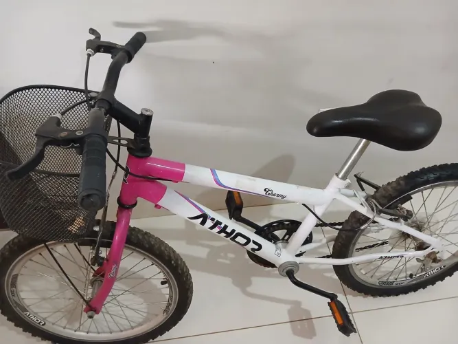 Bicicleta Semi Nova Athor Charmy Aro 20 infantil feminina em branco e rosa com cesta