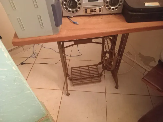 APARADOR PÉ DE MÁQUINA COSTURA