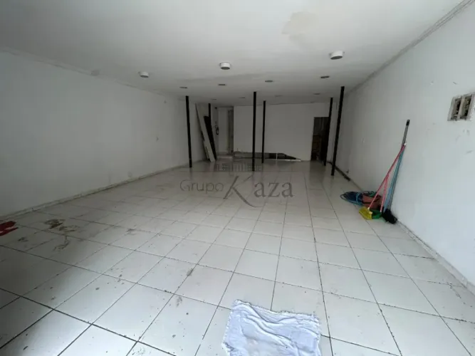 Oportunidade - Loja Comercial - Edifício Flamboyant - Jardim São Dimas - 60m².