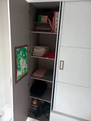 Guarda roupa branco