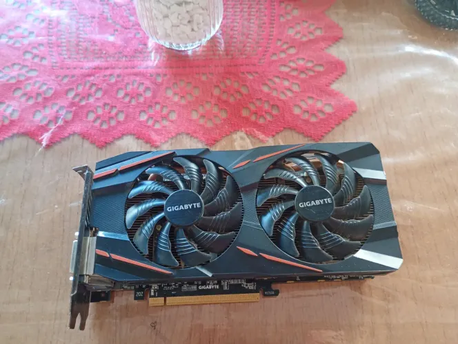 Rx 580 8GB 2304SP + 2 memória 8gb ddr3