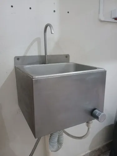 Lavatório Inox Hospitalar/Gastronômico Acionamento por Joelho