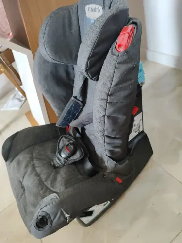 Vendo 01 cadeirinha para carro