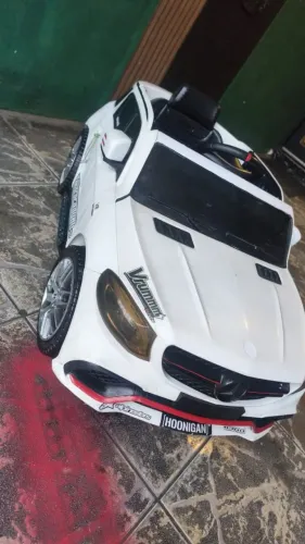 Carrinho elétrico infantil de passeio com controle