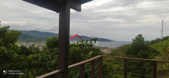Casa em Estrada Geral do Caminho do Rei - Praia da Silveira - Garopaba/SC