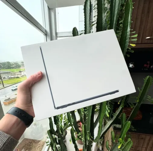 MacBook Air M2 13.6 / 256 SSD 16gb de ram / 1 ano de garantia