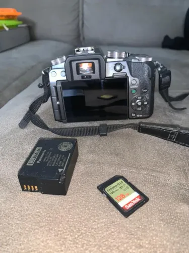 Câmera Lumix G7 + cartão 128gb + Adaptador para lentes EF (canon)