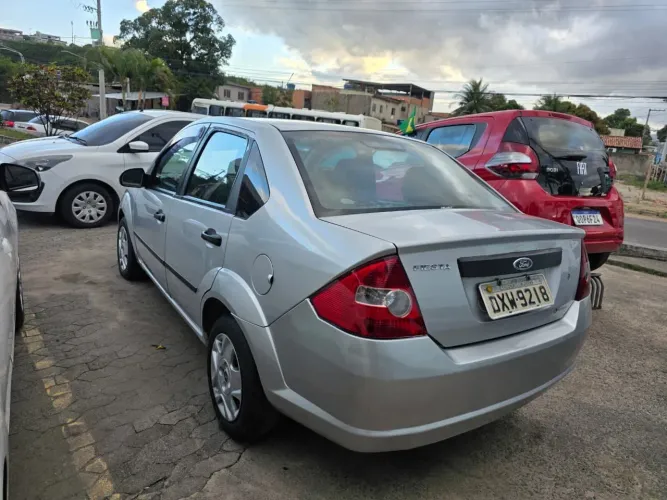 Ford Fiesta Sedan 1.0 8V Flex 4P 2009