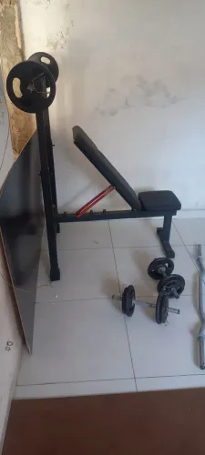 Banco de musculação com barras e alters mais saco de boxe