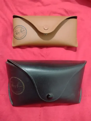 Duas case para óculos Ray ban 