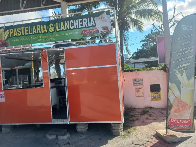 Loja de caldo de cana e pastéis 