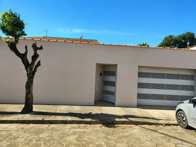 Casa em localização privilegiada, bairro nobre | 450m² de terreno