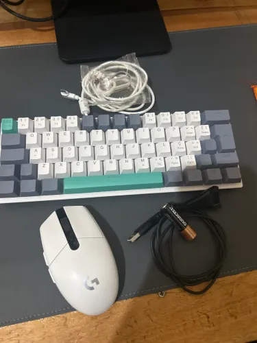 Combo Mouse Logitech 305 e Teclado Machenike k-500 B-B61 60% ABNT2