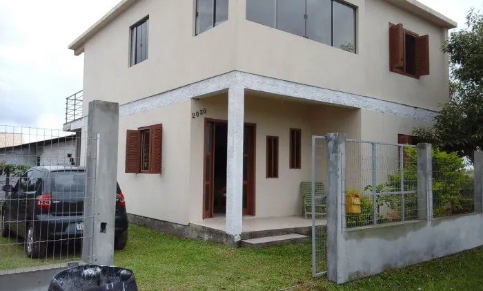 Alugo casa com 2 quartos em Torres