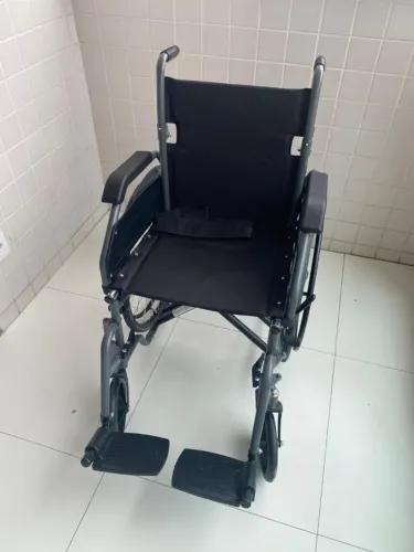 Cadeira de Rodas Dobrável Hidrolight Basic - Seminova, até 125 kg