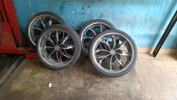 Rodas aro 20 Rock star cromadas + 4 pneus jogo completo