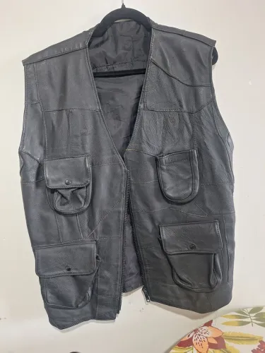 Colete para motociclista de couro legítimo.