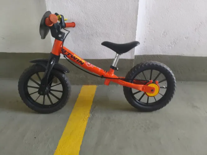 Bicicleta infantil de equilíbrio 
