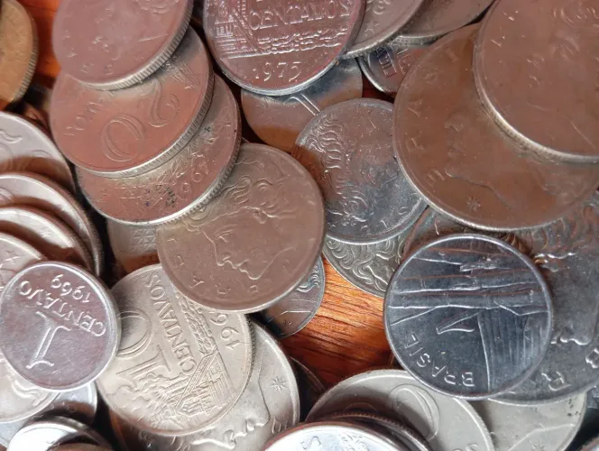 Moedas antigas colecionismo Brasileiras e Estrangeiras desde 1936 lote com 180 peças 