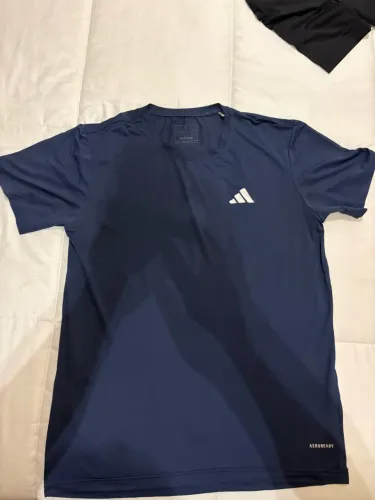 camiseta adidas P AZUL E PRETA semi novas