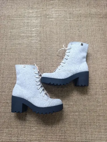 Bota cinza marca ElevenEleven tamanho 37 