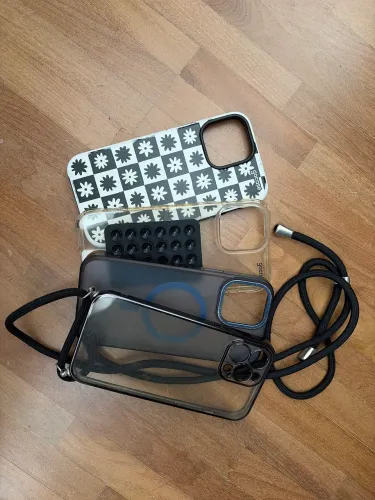 4 capinhas iPhone 13 Pro Max