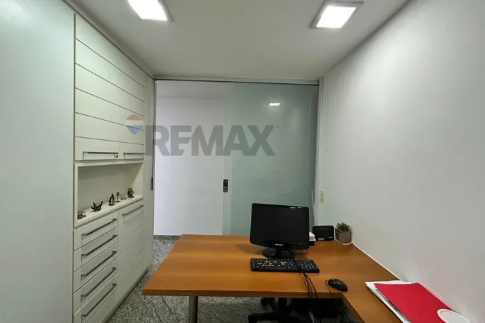 Conjunto de sala comercial de 60m² com 1 vaga