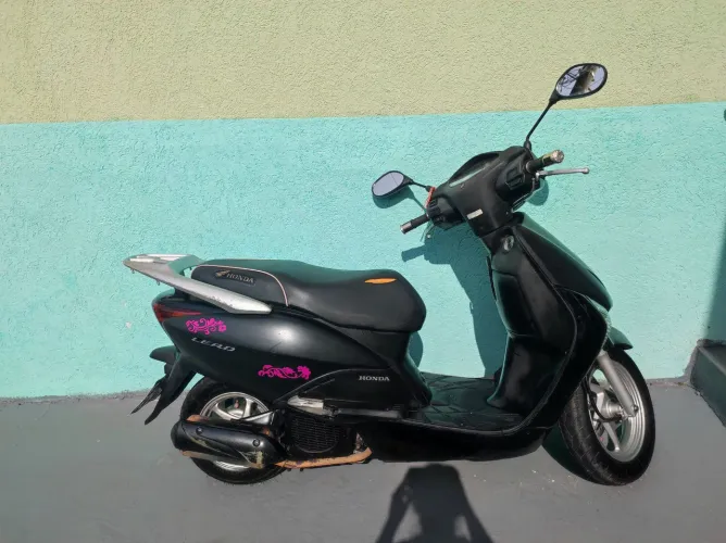 Moto Honda lead