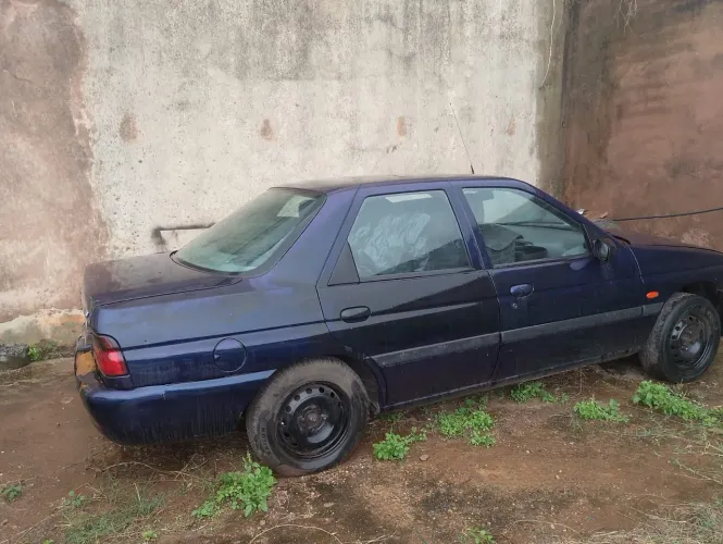 Escort  SEDÃ MK7  ano 1997 pra retirada de peças