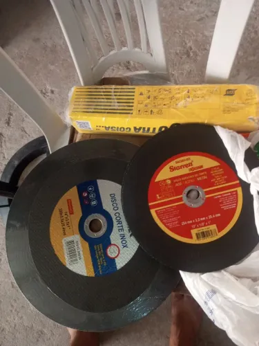 Vendo caixa de eletrodo, 10 Disco 14 pra policorte e 4 disco 10" 