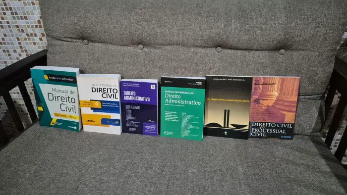 Livros diversos Direito 