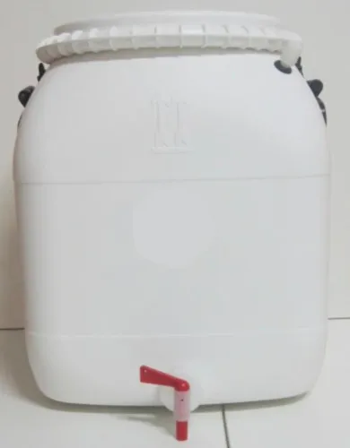 Bombona Plástica Atóxica 30L com trava / torneira